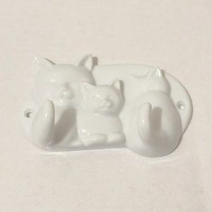 Vintage Avon White Cat Figurine Ceramic Key Holder Hook Wall Plaque New